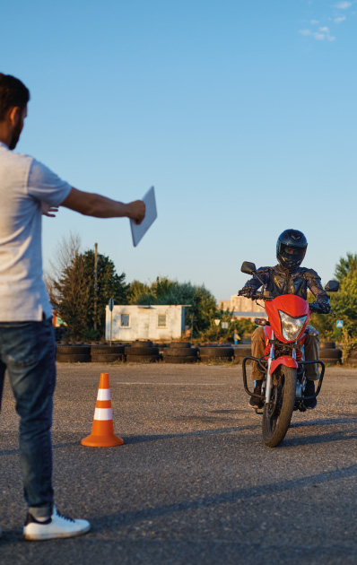 Motorrijles Max - Veilig en professioneel motorrijles